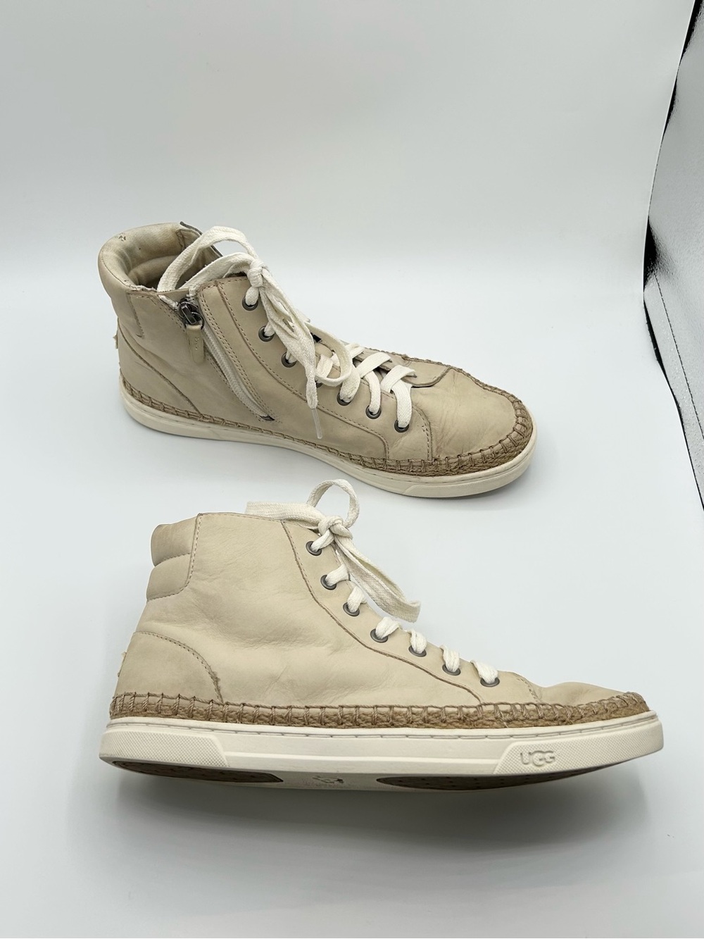 Ugg Ivory Cream Leather Sneakers Women’s Size 9